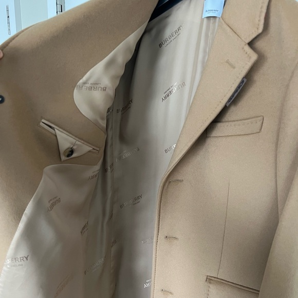 Burberry Beige/Tan Trench Coat Label Detail - Picture 11 of 16